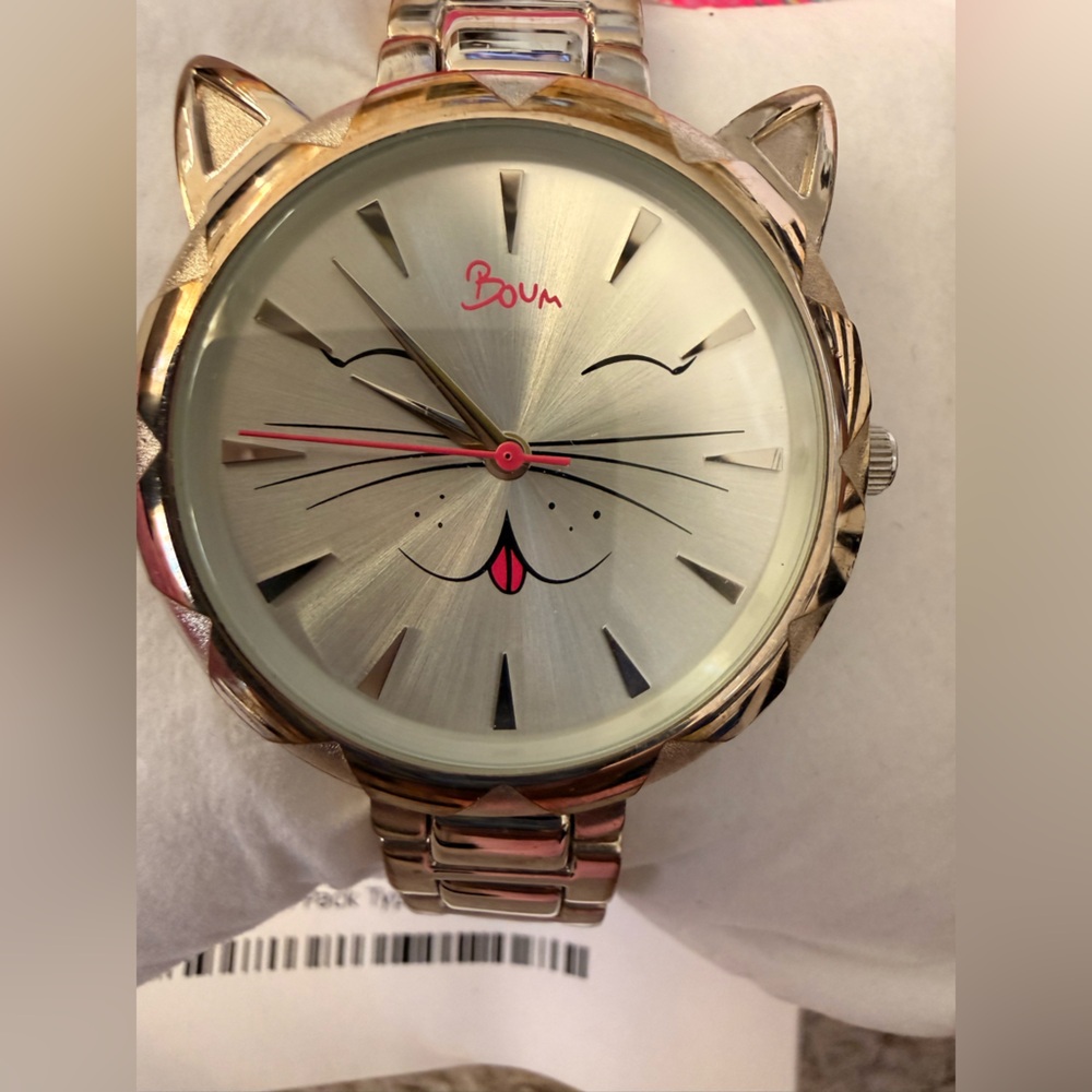 Cat Face Gold tone Watch!!
